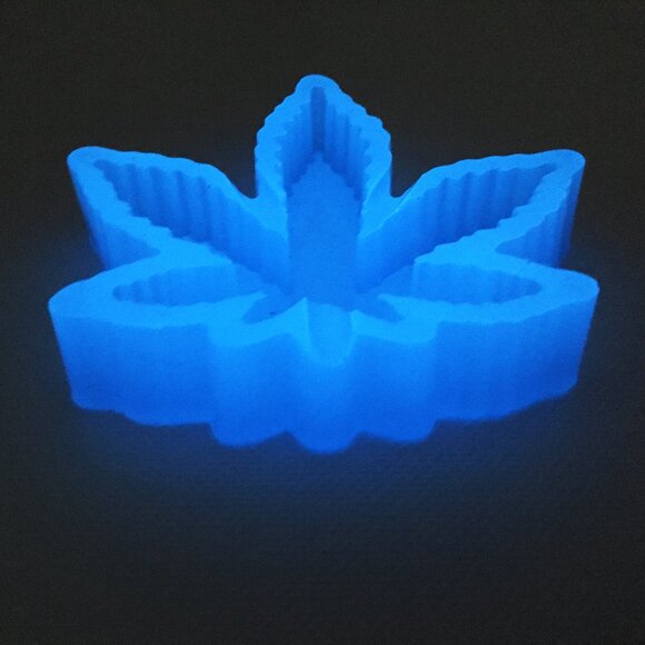 Glow In The Dark Blue Pot Leaf Ashtray Resin - Picture 2 of 9